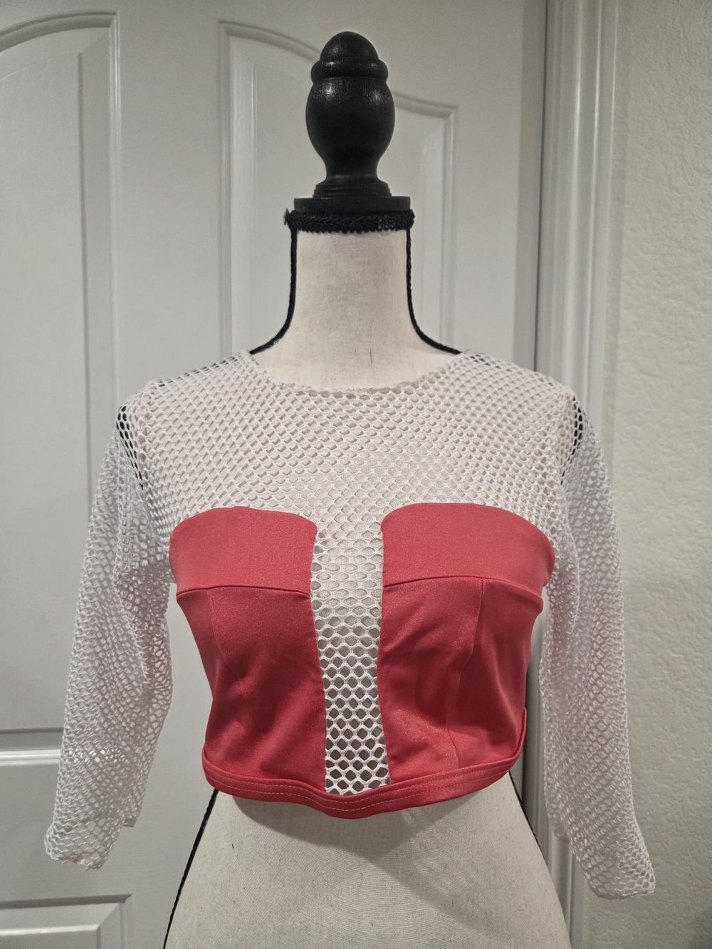 VENUS Size 10 Coral Mesh 3/4 Sleeve Swim Crop Top Rash Guard